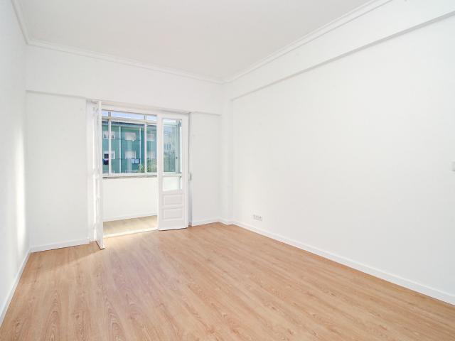 T2 Remodelado com Vista Livre na Calçada de Carriche