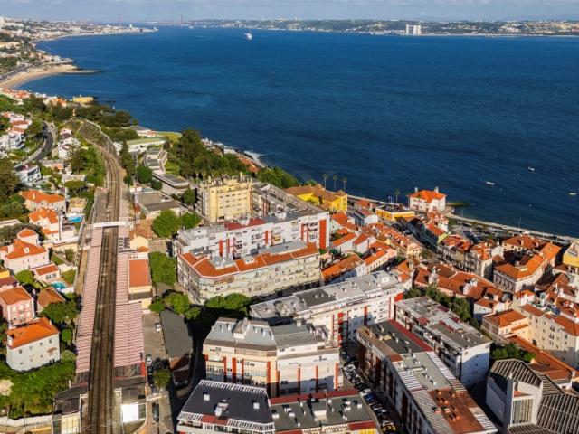 T2 Remodelado com Vista Rio Tejo em Paço de Arcos Oeiras