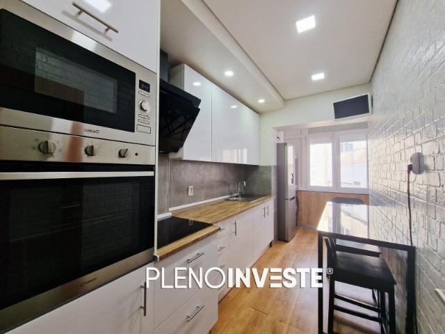T2 remodelado com excelentes áreas na Torre da Marinha