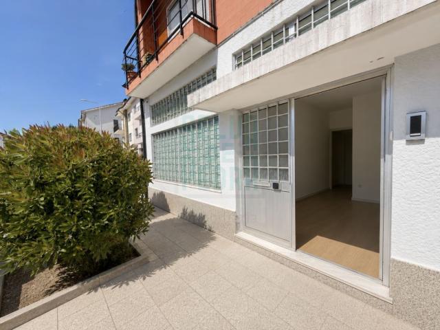 T2 Remodelado com Garagem Box em Valbom | A 10 Min do Porto