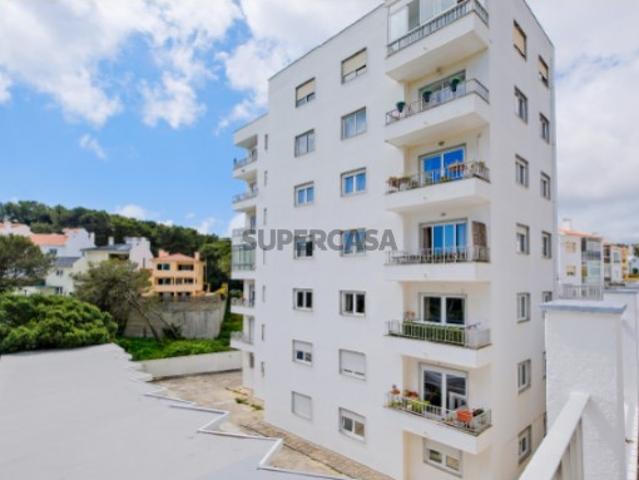 T2 Remodelado com Garagem Box na Pampilheira, Cascais