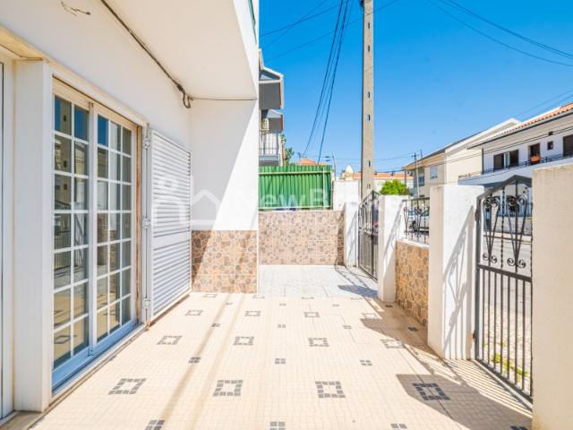 T2 Remodelado com Quintal, anexo e jardim | Quinta do Conde
