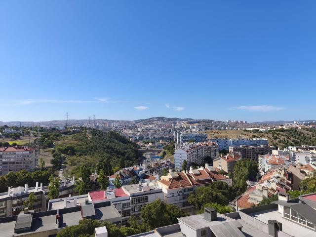 T2 Remodelado e Mobilado junto ao Metro da Ameixoeira