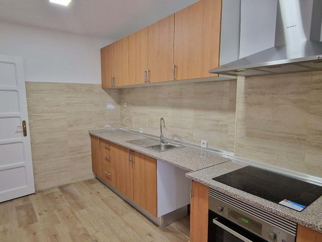 T2 Remodelado para arrendamento, Seixal