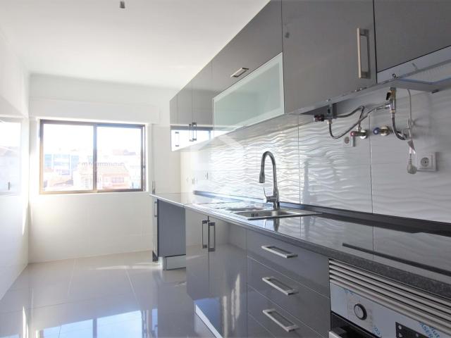 T2 remodelado no Casal do Marco Arrendar