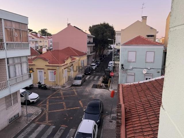 T2 Remodelado Portas Benfica Oferta da Escritura