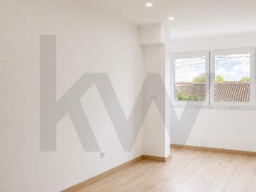 T2 Renovated with Excellent Access in Vila Franca de Xira