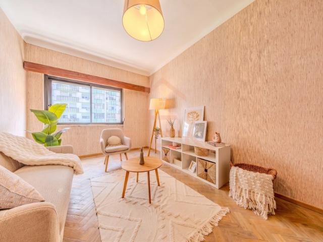 T2 Renovado | 80m2 | Varandas