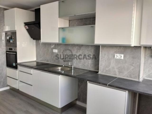 T2 renovado com 2 WC e excelente localização em Oeiras