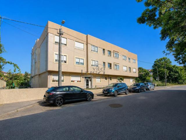 T2 renovado com garagem individual e ar condicionado em Lever Vila Nova de Gaia