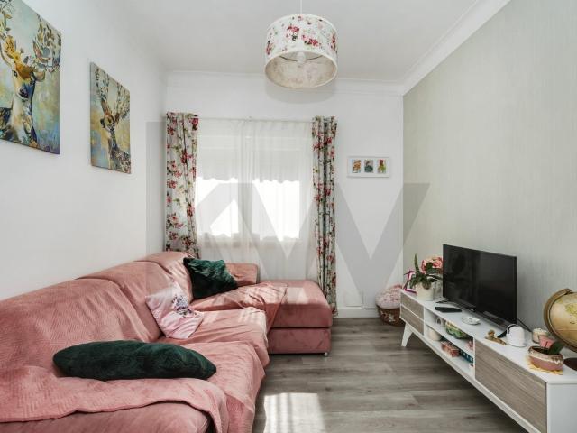 T2 Renovado em Queluz – Rua 9 de Abril com Sotão Exclusivo