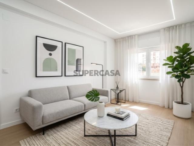 T2 Renovado na Amadora com Excelente Localização