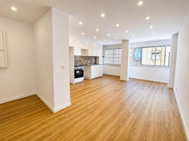 T2 Renovado na Brandoa Excelentes Acessos