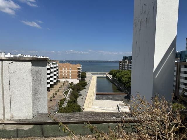 T2 Renovado no Condomínio Espelhos do Tejo para Arrendamento