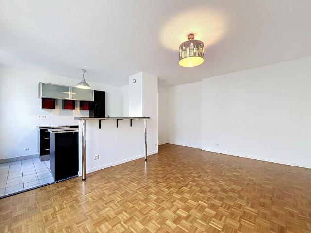 T2 RENOVE 47 m2 PARKING 69007 LYON