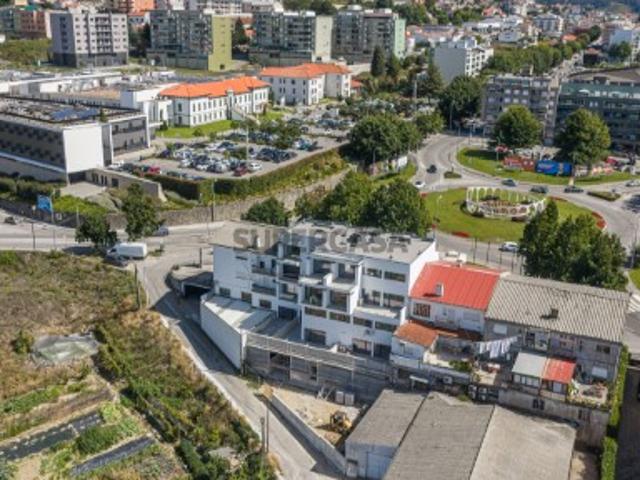 T2 RECUADO NO ÚLTIMO ANDAR COM TERRAÇO NO CENTRO DE FELGUEIRAS