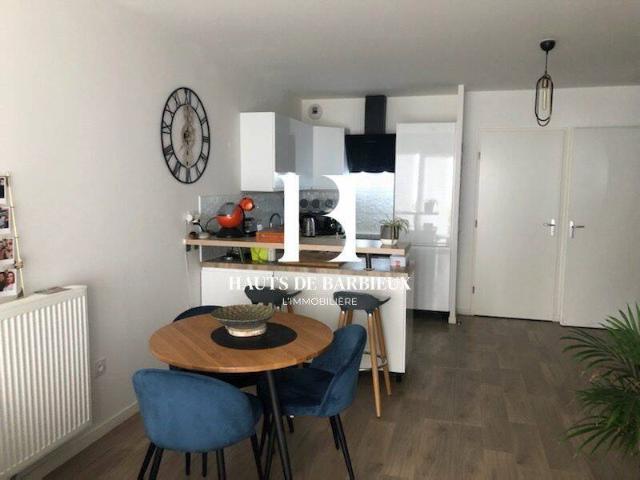 T2 récent de 2019 avec terrasse et parking
