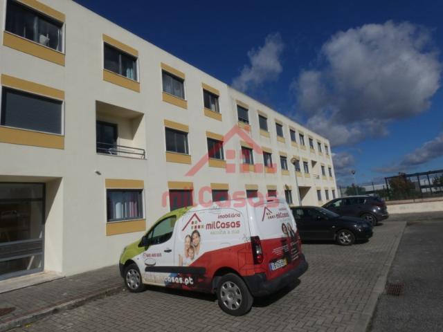 T2 recente C/ Parqueamento e arrecadação
