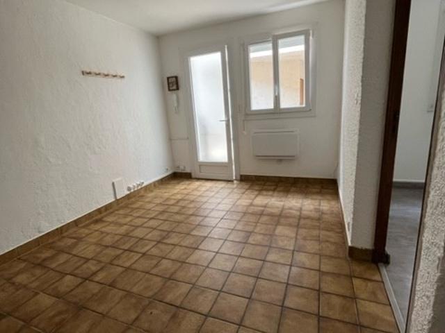T2 refait à neuf avec courette, Autun