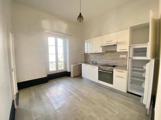 T2/ RUE ERNEST GUILLER
