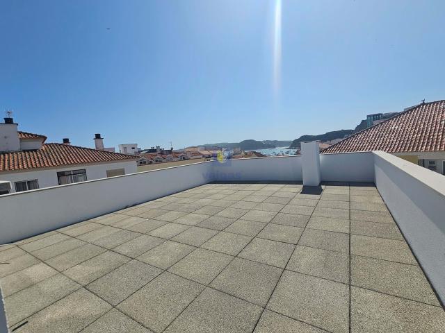 T2 São Martinho do Porto com terraço e vista Baia