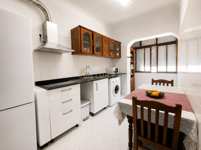 T2 Semi Mobilado para Arrendamento | Excelente Localização no Barreiro