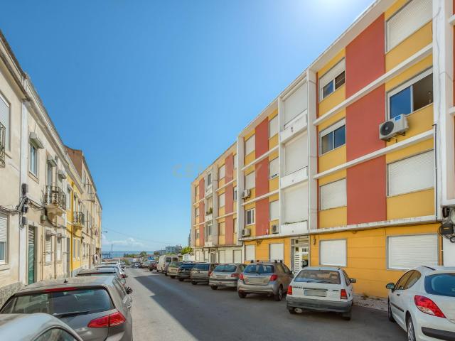 T2 + Sótão em Beato, Lisboa Oportunidade Única!