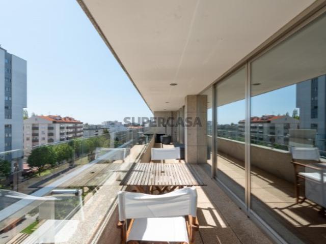 T3+1 Duplex no último piso, com amplos terraços e 3 lugares de garagem