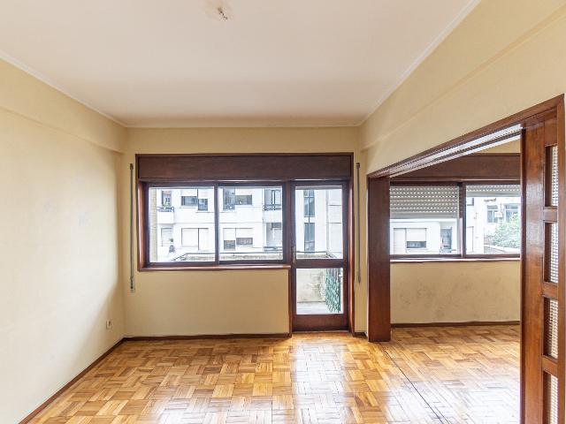 T3+1 luminoso com 122 m², varanda, garagem e arrecadação | Metro a 200 m