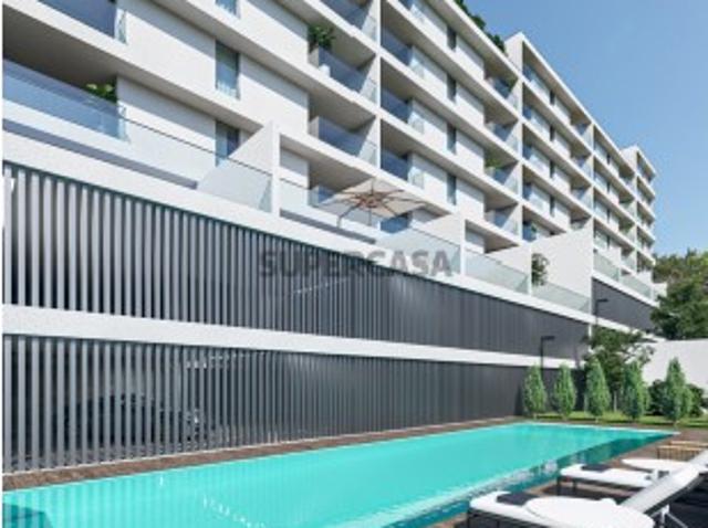T3+1 NOVO, CONDOMÍNIO FECHADO, Box e ARRUMOS, C/PISCINA AQUECIDA, CAMPO DE PADEL, JARDIM E CHURRASQUEIRA