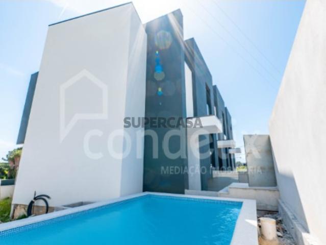 T3+1 na Madalena com terraço a sul e piscina