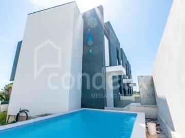 T3+1 na Madalena com terraço a sul e piscina