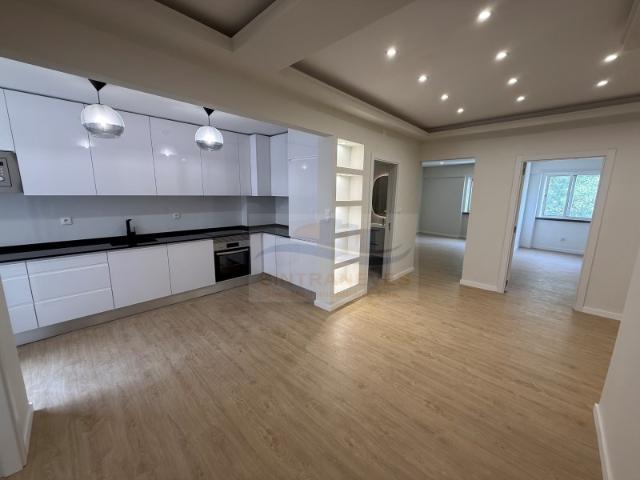 T3+1 Totalmente Remodelado | Excelentes Acabamentos | Amadora