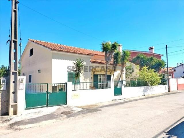 T3+2 em Vila Nogueira de Azeitão disponível para visita imediata!
