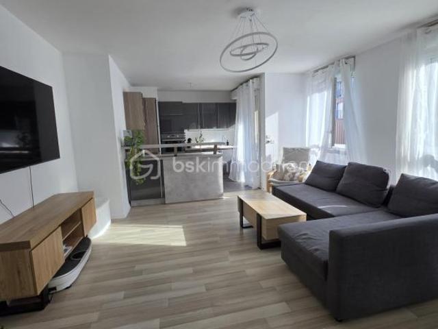 ✨T3/4 LUMINEUX,BALCON,2 PARKINGS, PROCHE CRECHE, COMMERCES ET BUS MANTES LA JOLIE !