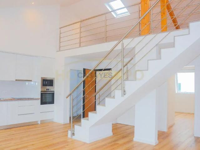 T4+1 Duplex Remodelado no Centro da Lourinhã