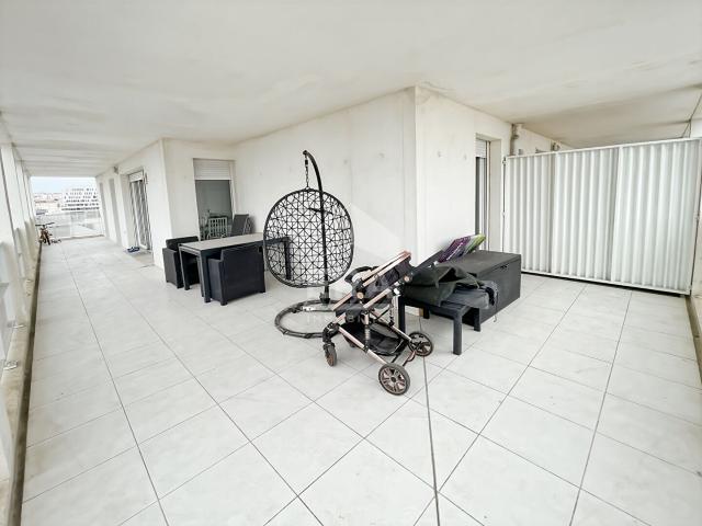T4 80 m² Terrasse 44 m² Dernier étage Euromed