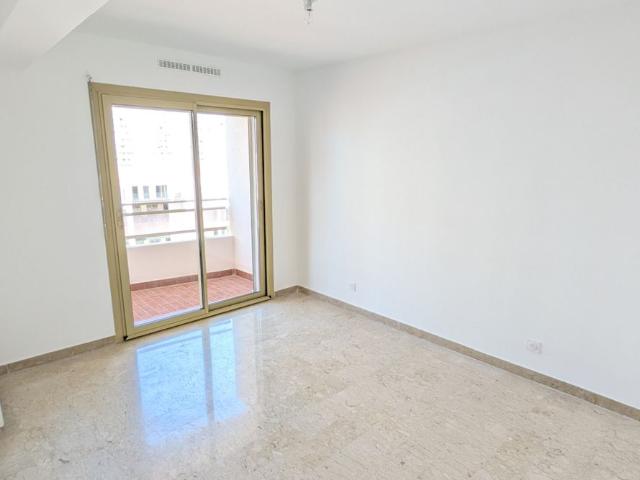 T4 84m2 dernier étage, terrasse, cave et garage, vue mer lat
