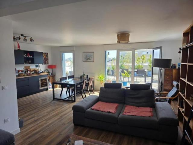 T4 98 m2 · Dernier étage · Terrasse 42 m2 plein sud · DPE A