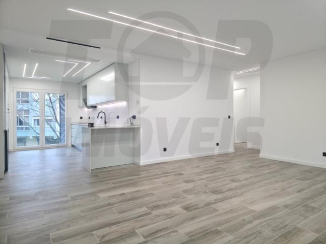 T4 140m2 1º Andar/Garagem/Elevador/4 Varandas | Vista Rio 695.000€