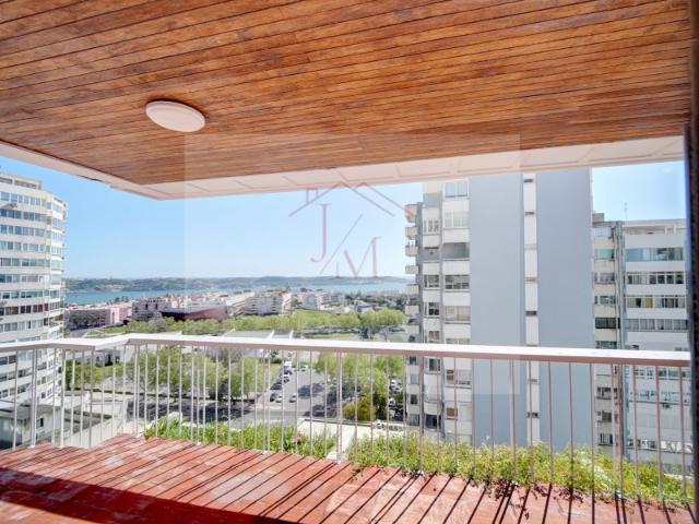 T4 +1 totalmente Remodelado a Estrear no Restelo com Vista Rio Tejo
