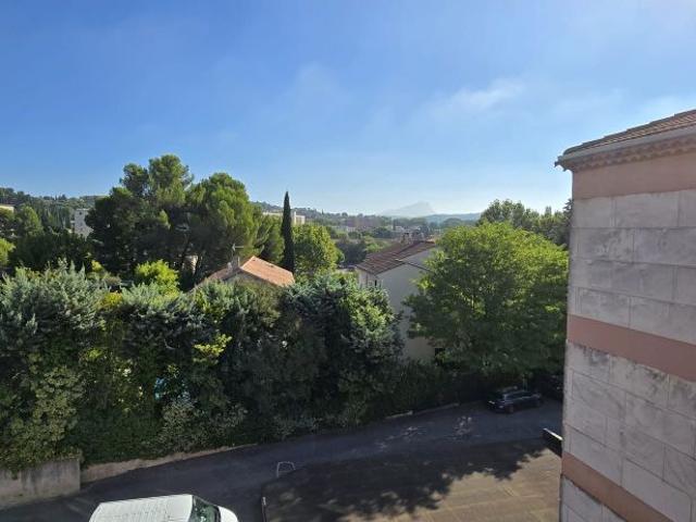 T4 2 chambres, Le renoir, 10mn du centre, parking