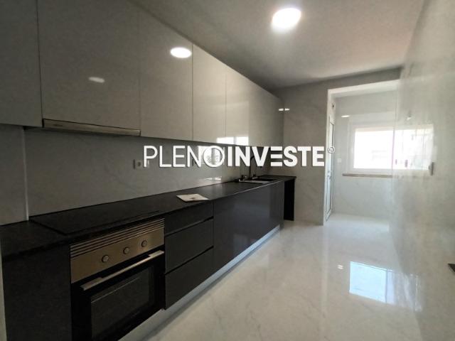 T4 Totalmente remodelado com vista rio no Seixal