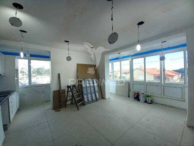 T4 Totalmente Remodelado Laranjeiro