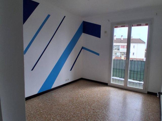 T4 traversant avec climatisation, balcon, cave et garage
