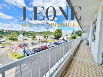 T4 traversant de 84 m2 avec double séjour, deux balcons, garage fermé et cave
