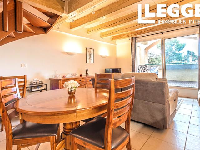 T4 triplex avec terrasse, balcon, piscine et sauna au cœur de La Redorte