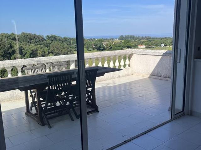 T4 vide Talasani Haut de villa