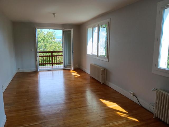 T4 à La Motte Servolex 73290, 4 pièces, de 101m² à 885 €