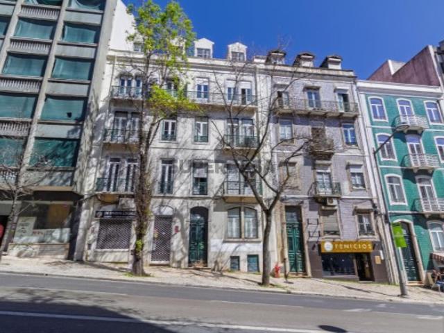 T4 ao lado da Universidade Autónoma de Lisboa junto à Avenida da Liberdade